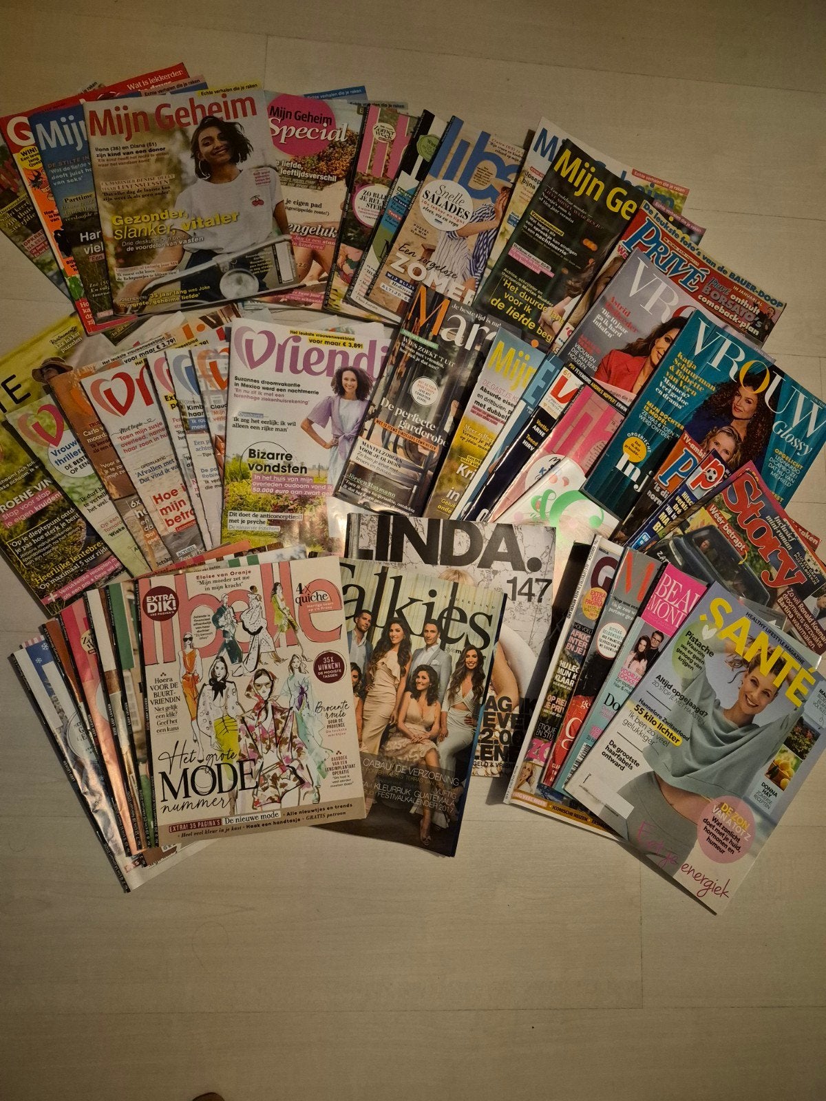 stapel tijdschriften, Ophalen, Zo goed als nieuw, Damesbladen