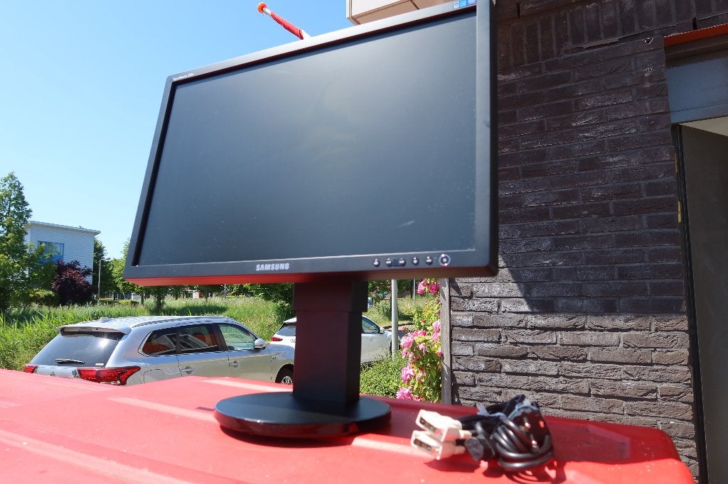 **Samsung SyncMaster 245B 24" monitor 1920x1200 + kabels**, Ophalen, Gebruikt, In hoogte verstelbaar, Overige typen