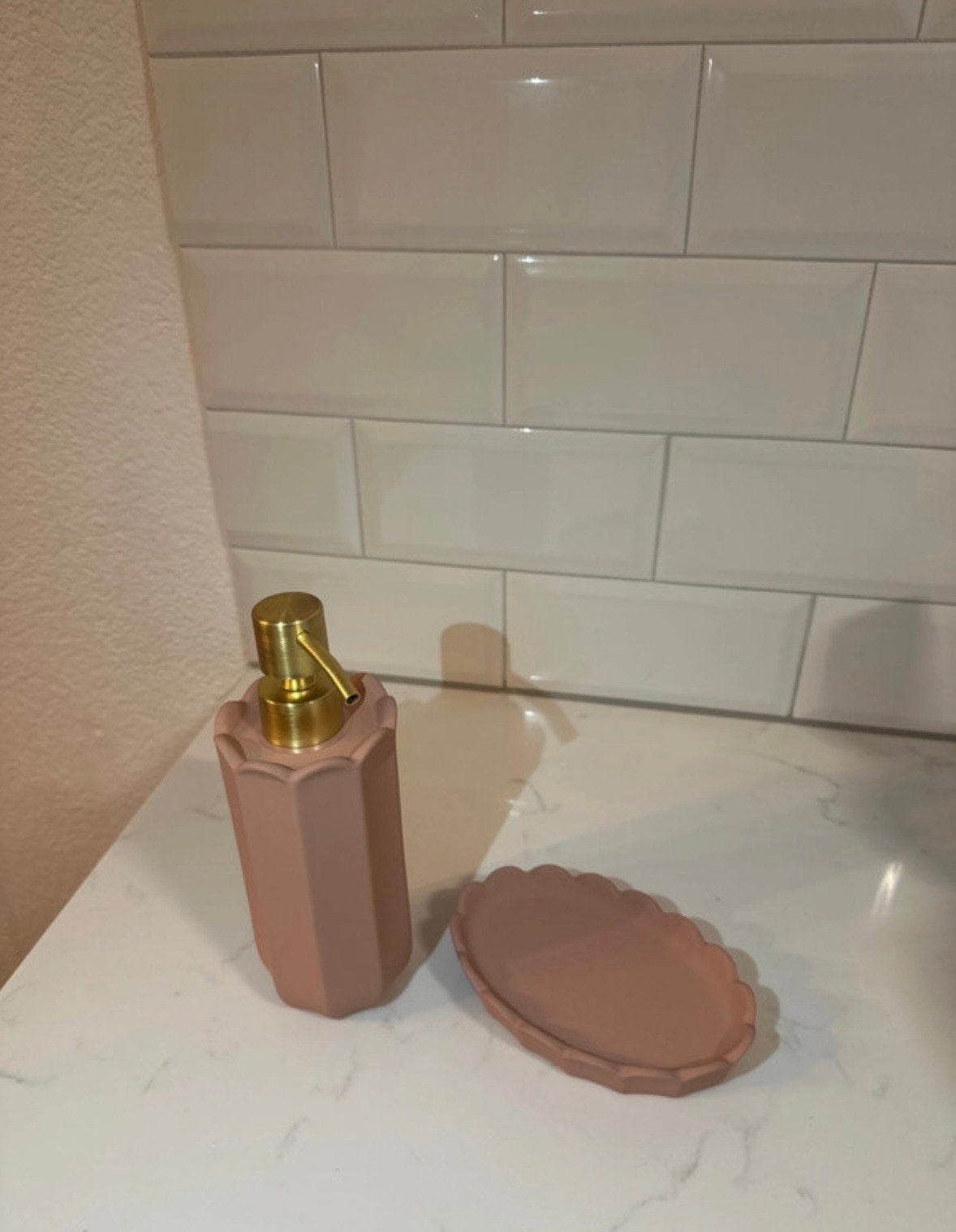 Oud roze zeeppompje en zeepbakje - Nieuw, Ophalen, Nieuw, Roze, Zeepdispenser/zeepbakje