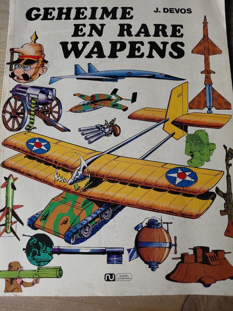 "strip"boek Geheime en rare wapens, Boeken, Gelezen, Niet van toepassing, Ophalen of Verzenden, Algemeen