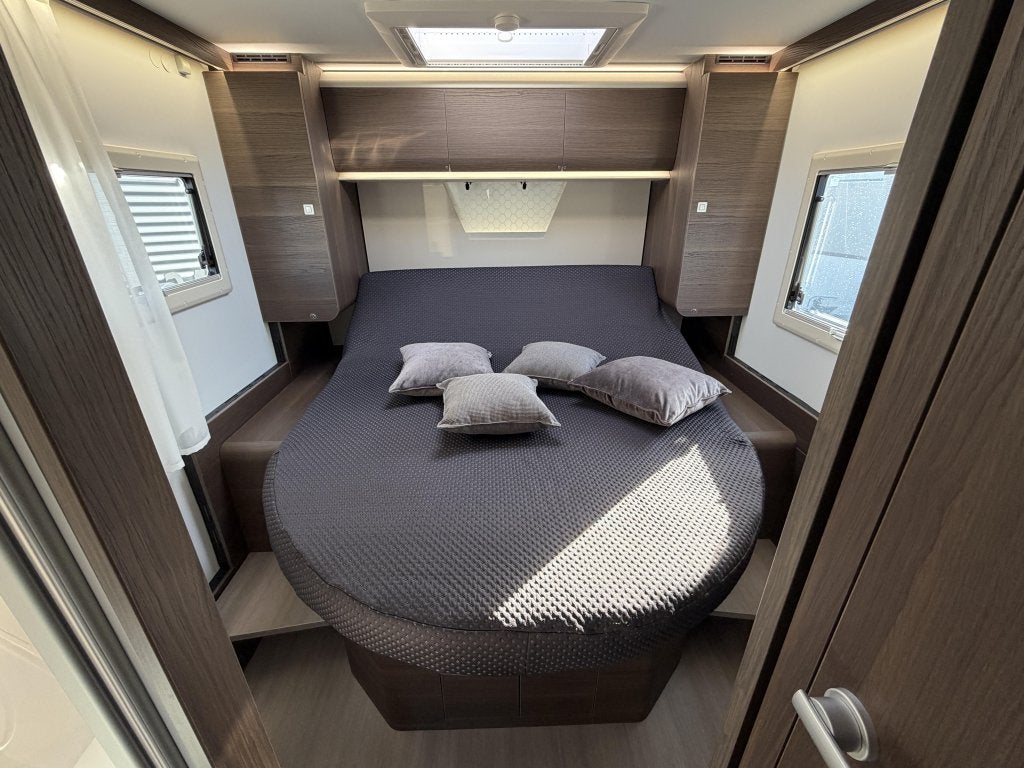 Adria Coral SUPREME 670 DC-180 PK AUTOMAAT- E&P-ALDE, Caravans en Kamperen, Campers, Bedrijf, Adria, Overige merken, Half-integraal