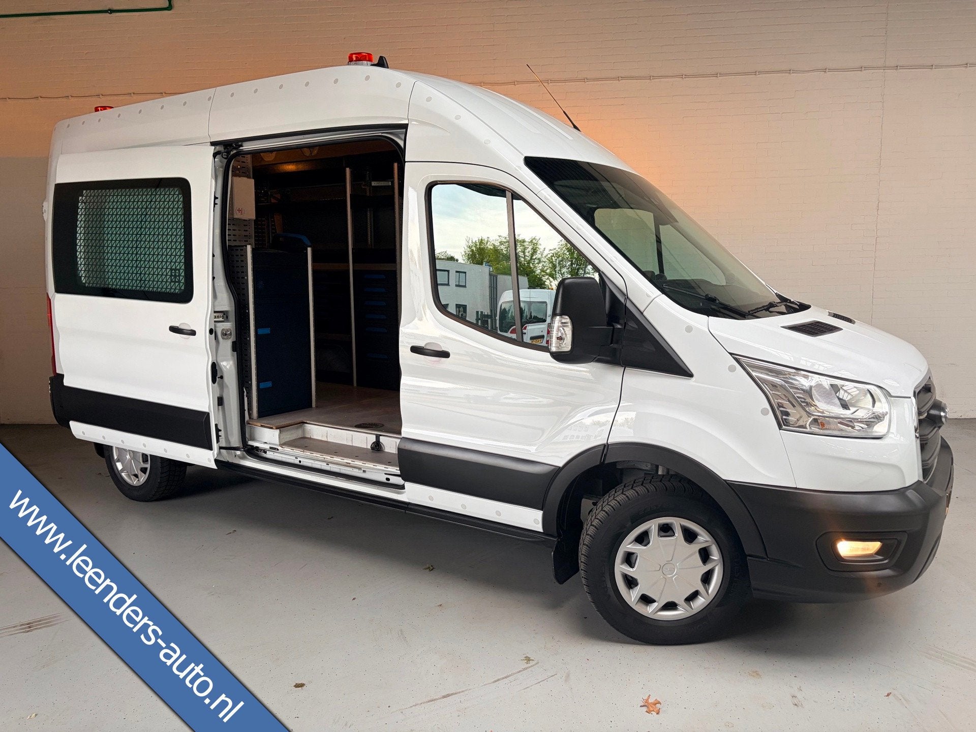 Foto 2 van Ford Transit 350 2.0 TDCI 130PK euro6 L3H3 Trend MHEV RWD So