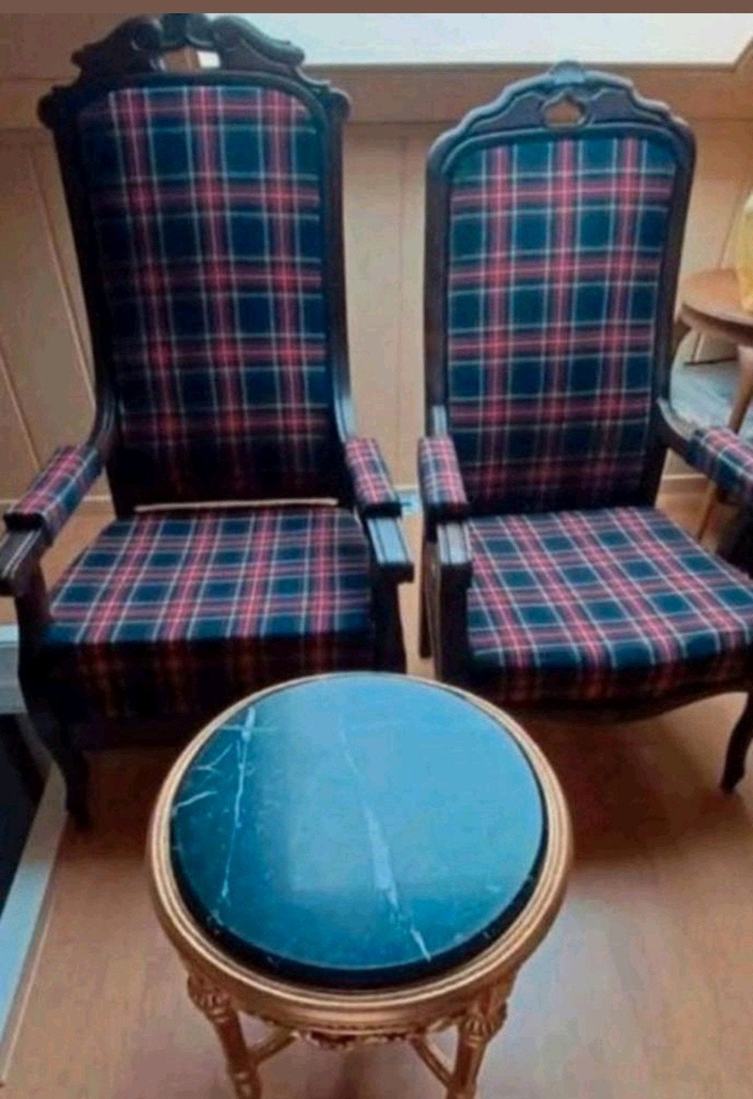 Antieke heren en dames fauteuil, Ophalen