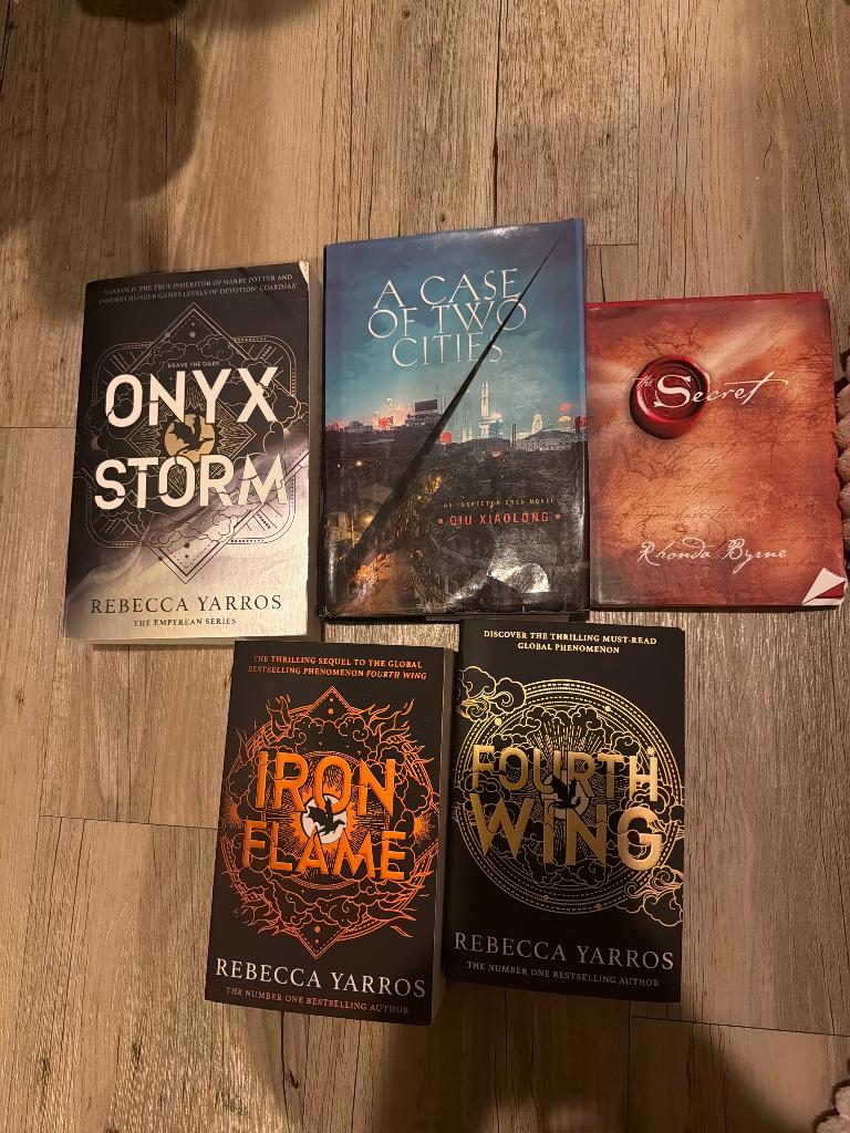 Books, Ophalen of Verzenden, Zo goed als nieuw, Rebecca Yarros