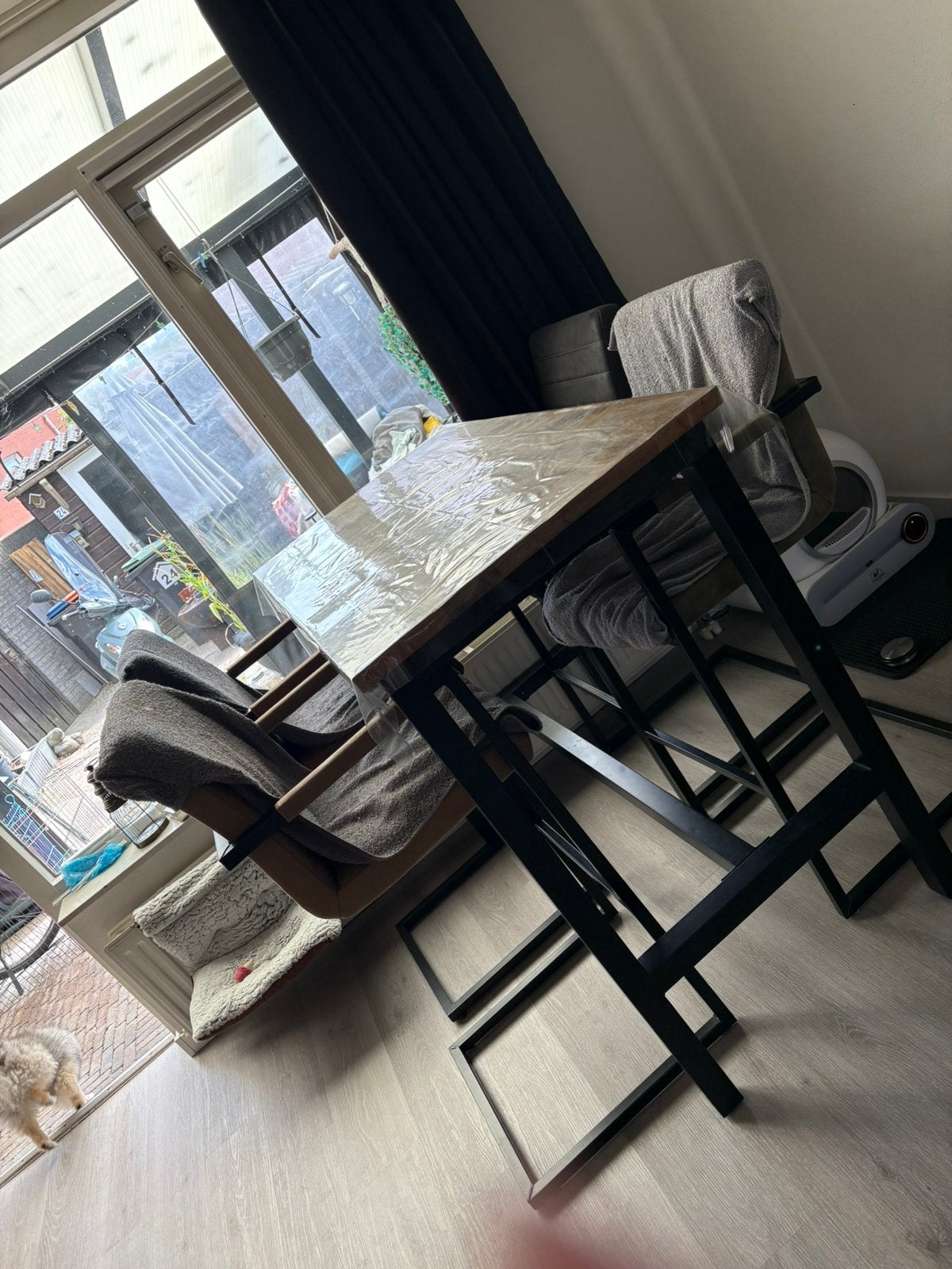 Hoge eettafel met stoelen, Ophalen, Zo goed als nieuw