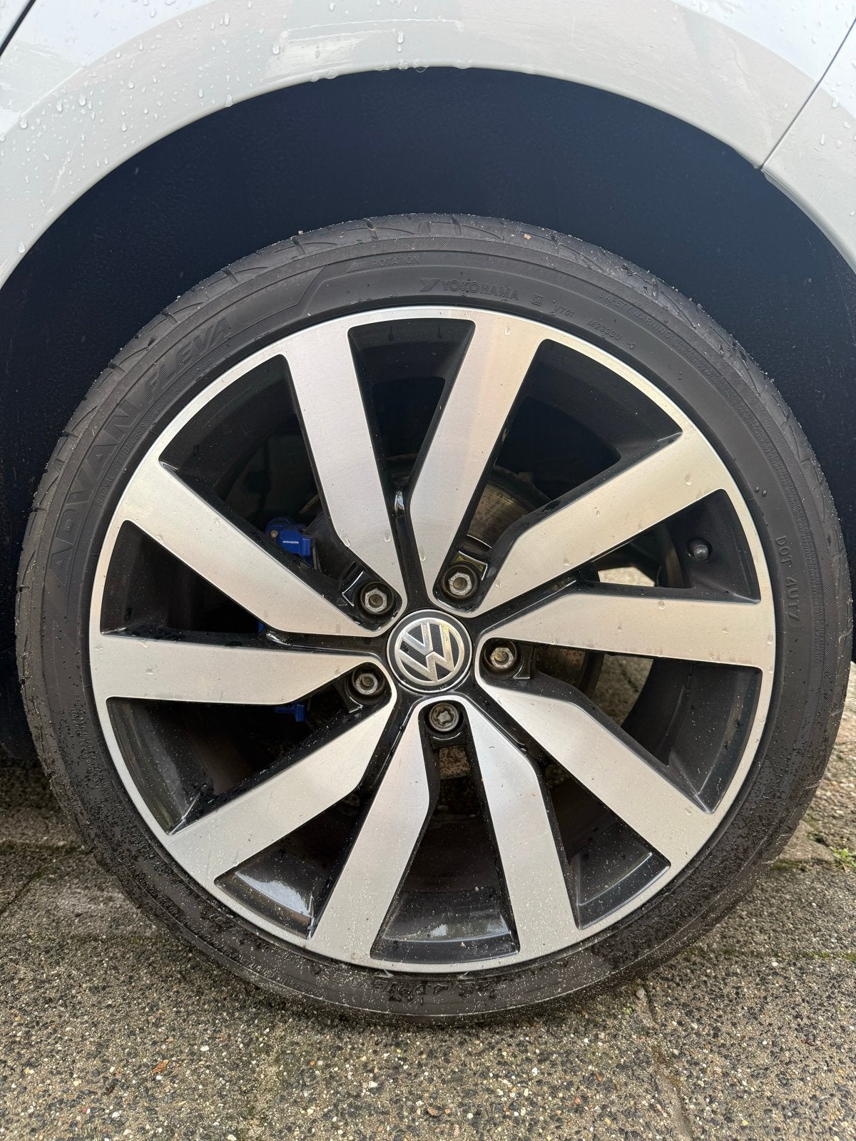 VW Golf GTE 18 inch Marseille velgen met Yokohama banden, Ophalen, 18 inch, Gebruikt, Banden en Velgen