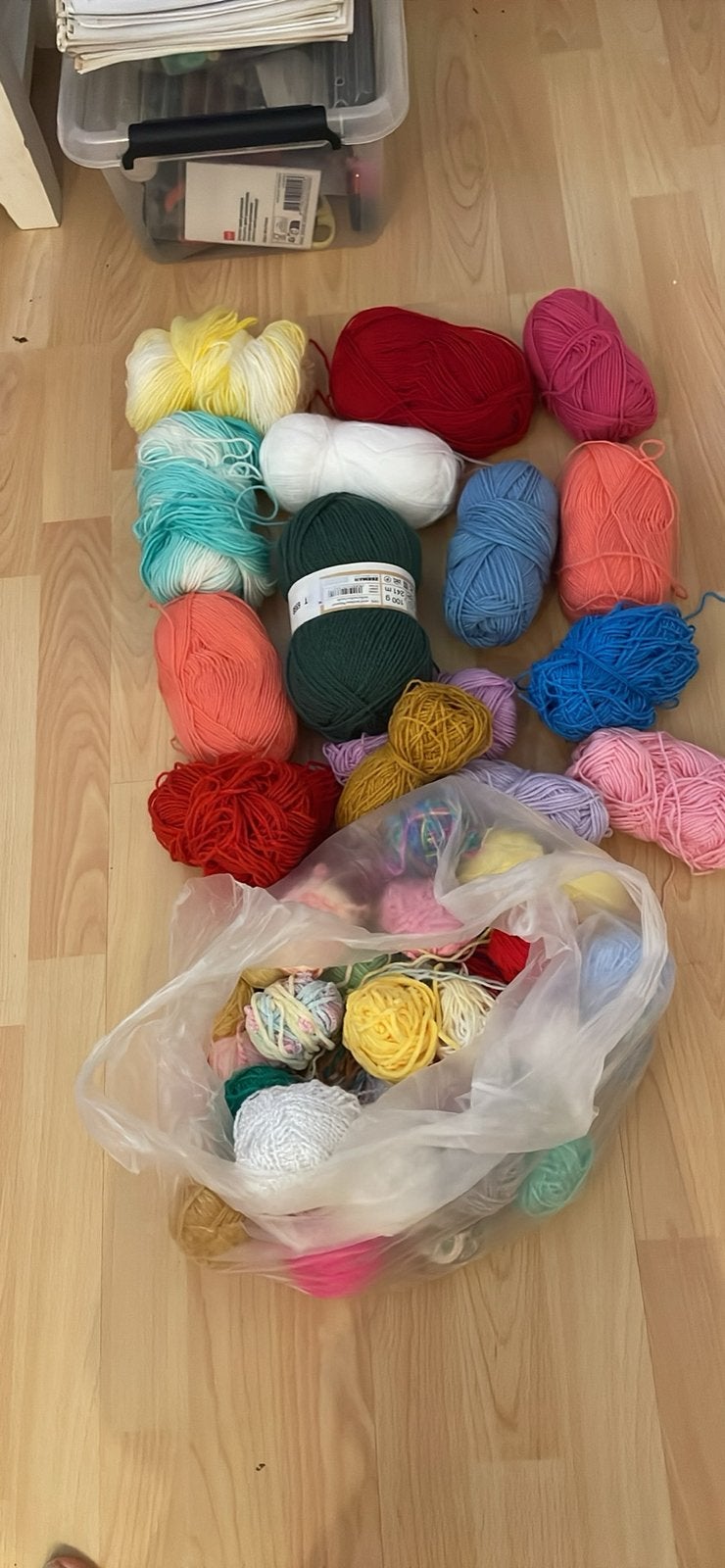 Restanten en zak kleine bolletjes, Hobby en Vrije tijd, Breien en Haken, Ophalen, Zo goed als nieuw, Breien of Haken, Wol of Garen