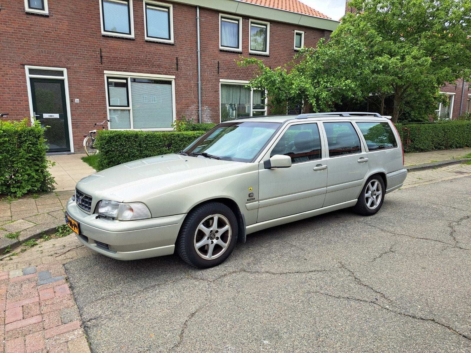 Volvo V70 2.4 170PK AUT 1999 Grijs, Auto's, Zwart, 1465 kg, 2435 cc, Particulier
