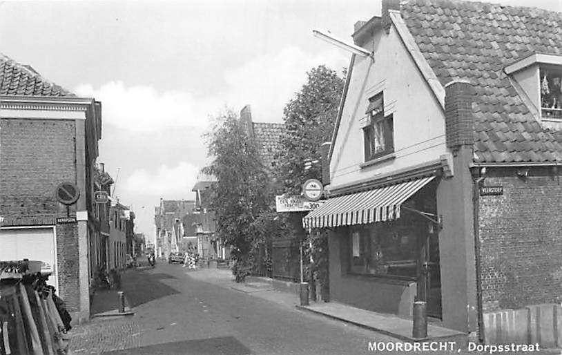 R049 Moordrecht Dorpsstraat Veerstoep Winkel  uitg J van Eyk, Verzamelen, Ansichtkaarten | Nederland, Ophalen of Verzenden, Zuid-Holland