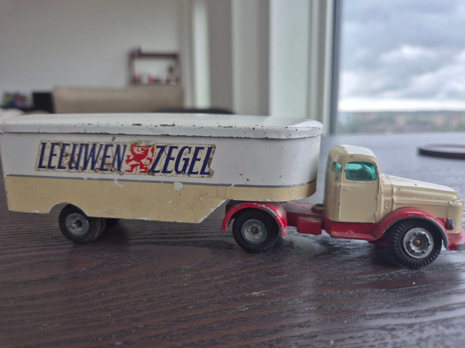 Vintage Tekno Leeuwen Zegel Vrachtwagen met Oplegger, Antiek en Kunst, Ophalen