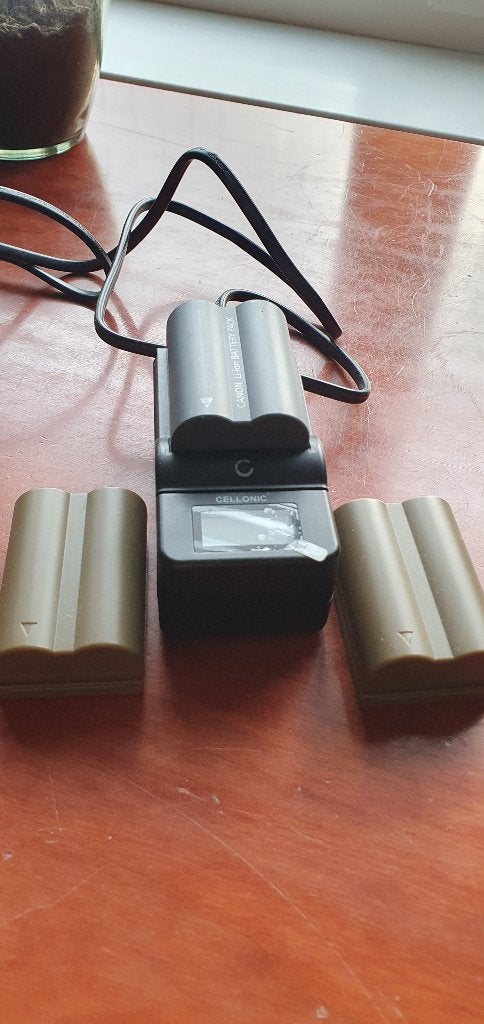 3 canon bat. en laadstationnetje, Ophalen of Verzenden, Zo goed als nieuw
