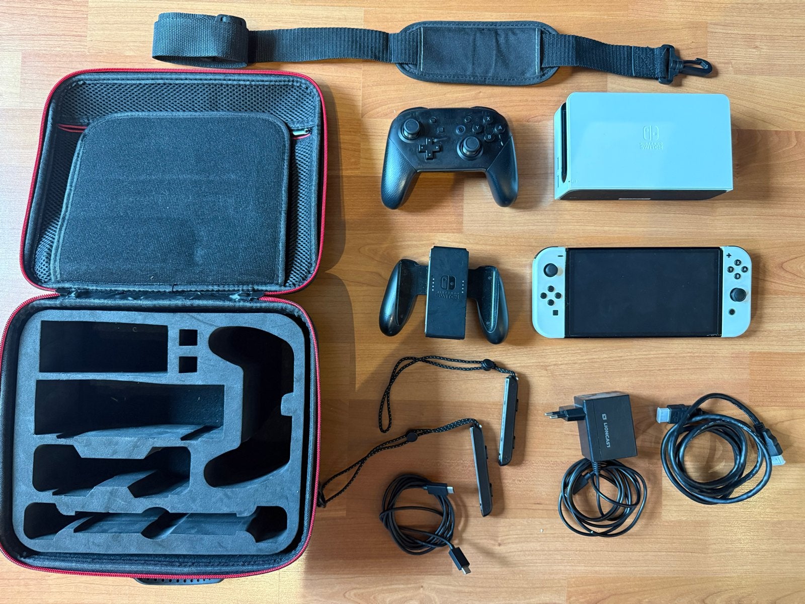 Nintendo Switch OLED Wit – Complete Set met Luxe Reiskoffer, Spelcomputers en Games, Overige genres, 1 speler, Ophalen of Verzenden