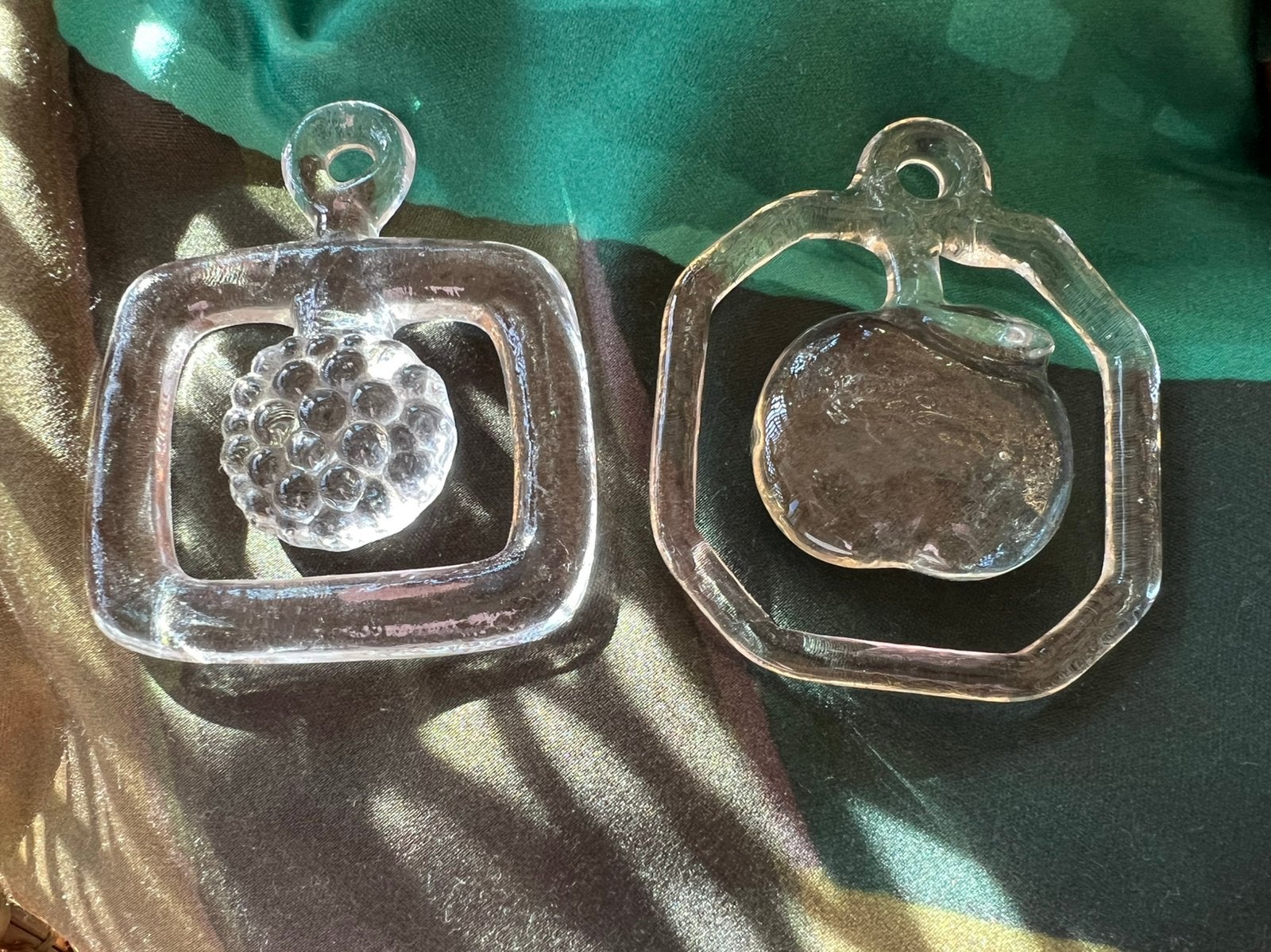 Vintage 2 Kosta Boda Suncatchers Aarbei Appel Vallien, Ophalen of Verzenden, Object, Glas
