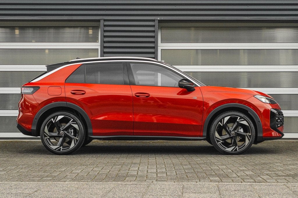 Volkswagen T-Roc 1.5 eTsi 150pk R-Line First Edition | Panor, Auto's, Stof, 1498 cc, 4 cilinders, Bedrijf