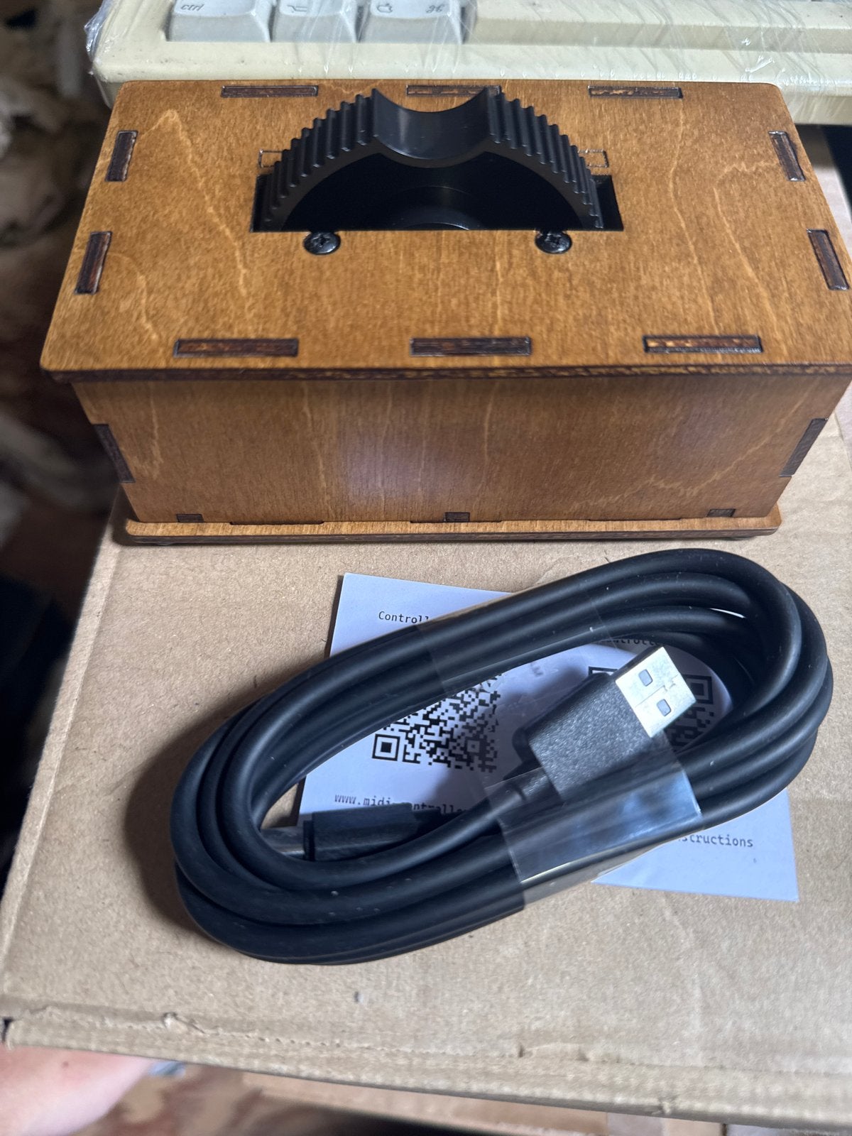 MIDI Controller met Houten Behuizing en Display, Ophalen of Verzenden, Zo goed als nieuw