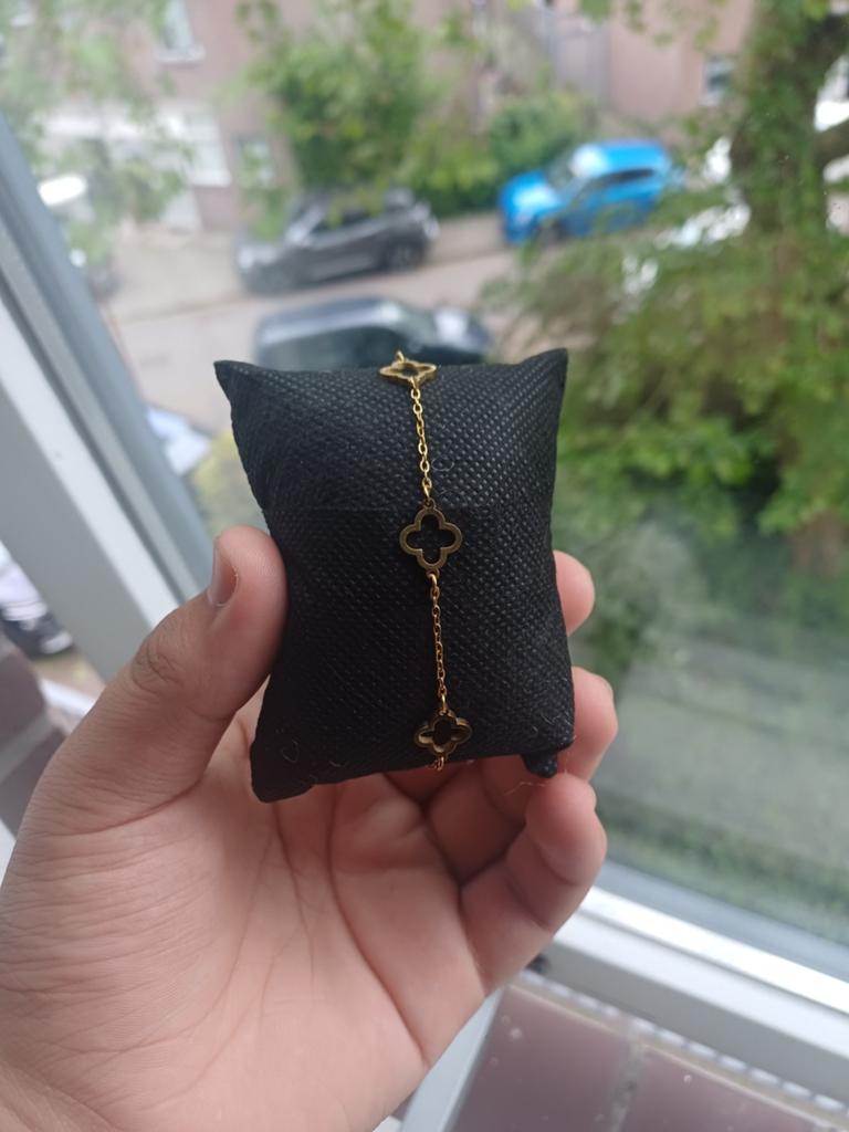 Gouden armband met klavertjes - Vrijwel nieuw, Ophalen of Verzenden, Zo goed als nieuw, Goud, Staal