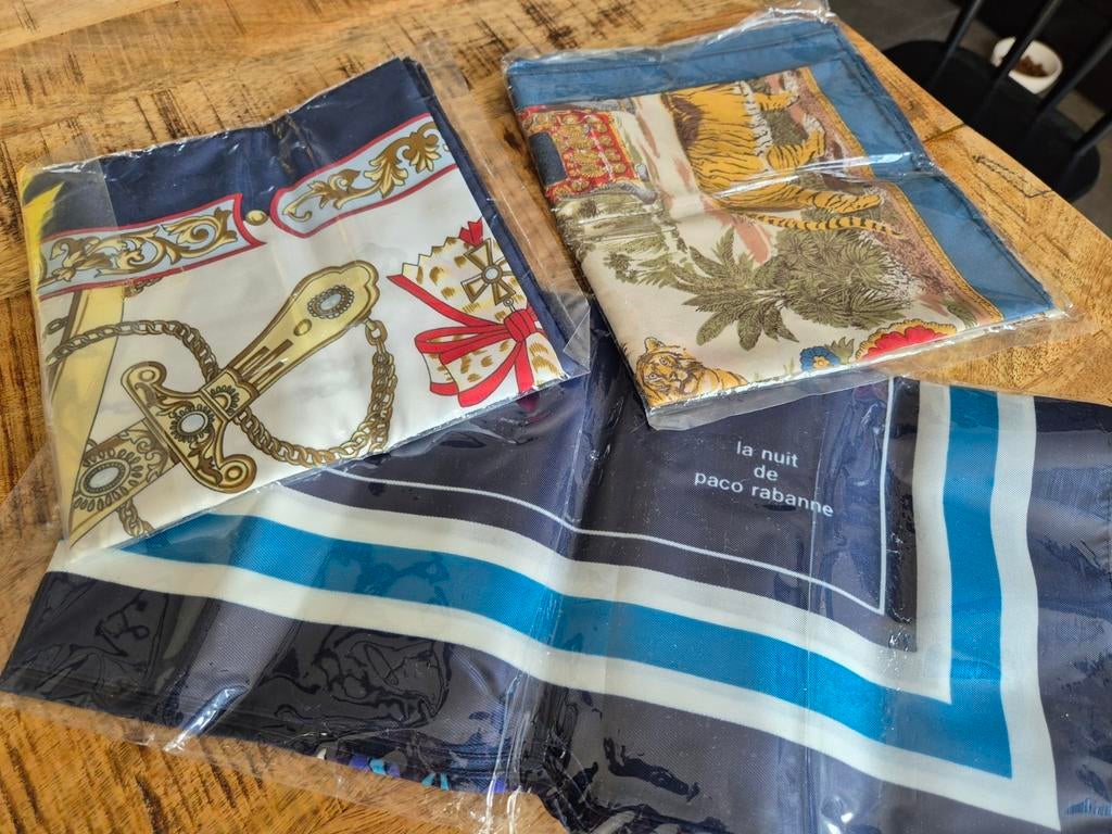 3 nieuwe sjaaltjes nieuw in de verpakking., Ophalen of Verzenden, Nieuw, Sjaal