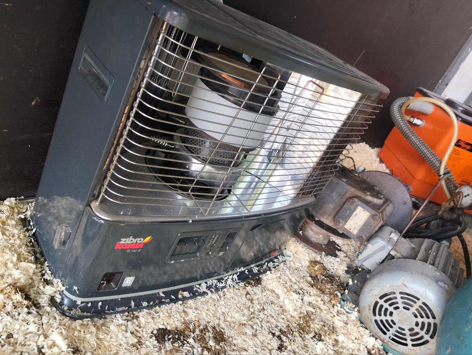 Compressor, oliepomp, lier en petroleumkachel (ruilen), 100 liter of meer, Ophalen, Gebruikt, 10 bar of meer