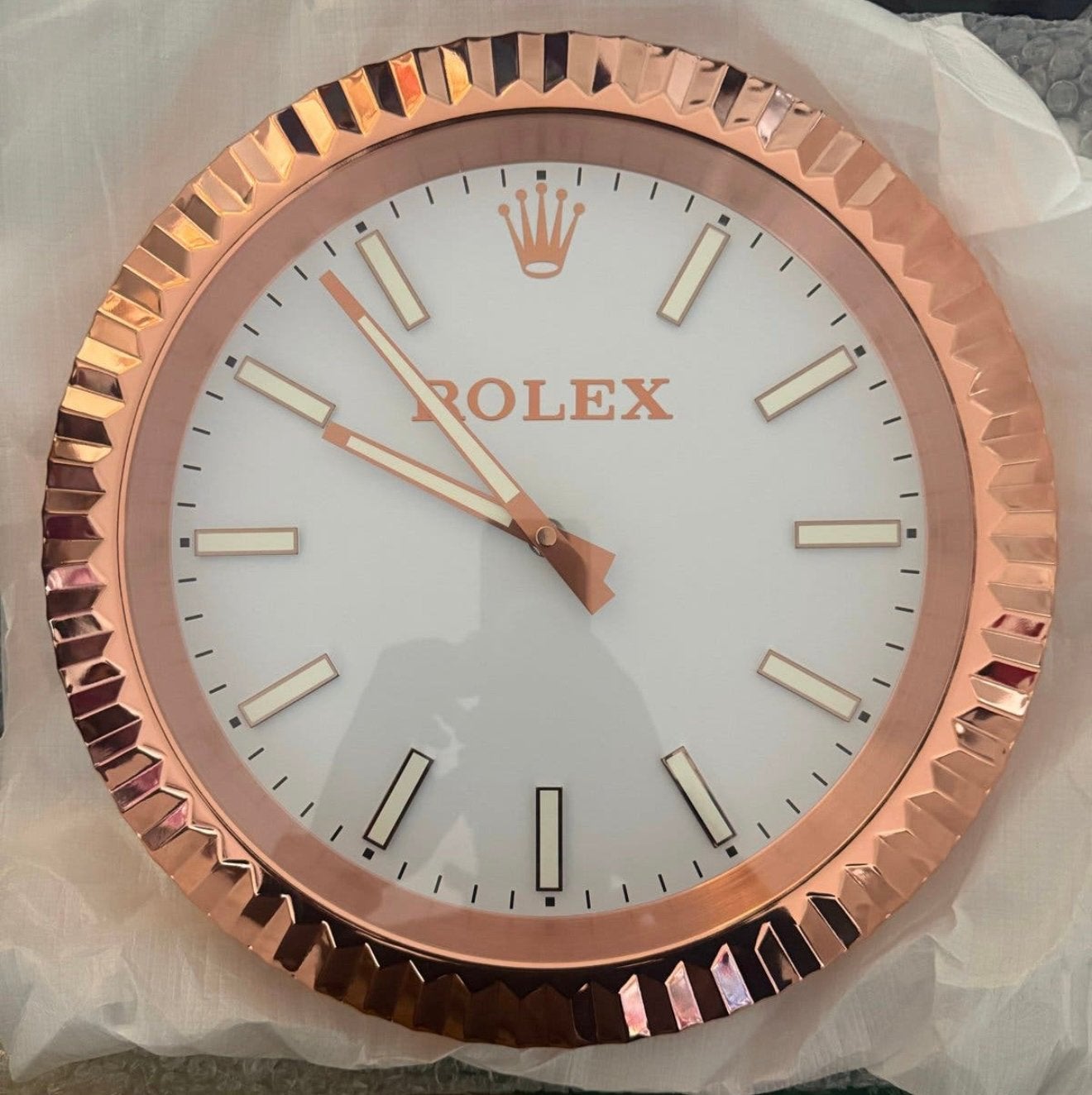 Rolex GMT wandklok rozegoud RVS 34 cm nieuw in doos, Huis en Inrichting, Wandklok, Analoog, Nieuw, Ophalen of Verzenden