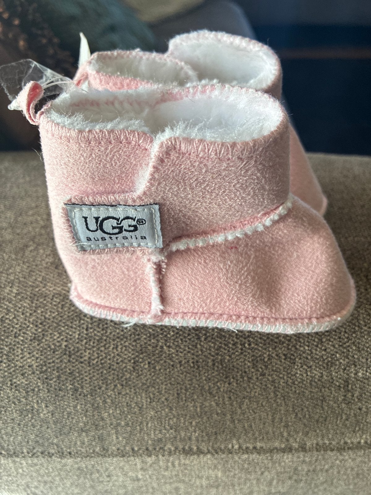 Roze UGG babyslofjes 0-6 maanden, Kinderen en Baby's, Ophalen of Verzenden, Nieuw, Meisje, Slofjes