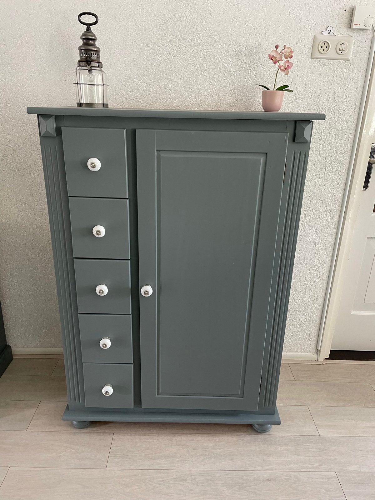 Grijze meidenkast, Ophalen, Met deur(en), 100 tot 150 cm, 50 tot 100 cm