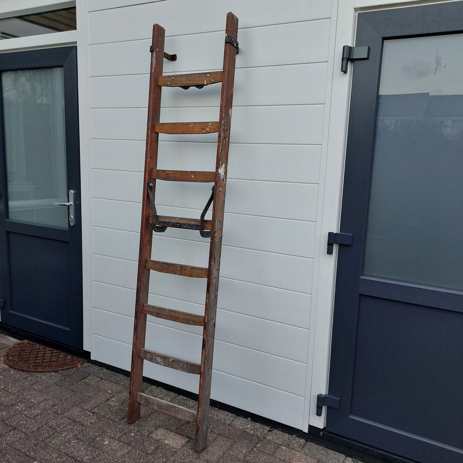 Oude houten ladder - decoratief of functioneel, Ophalen