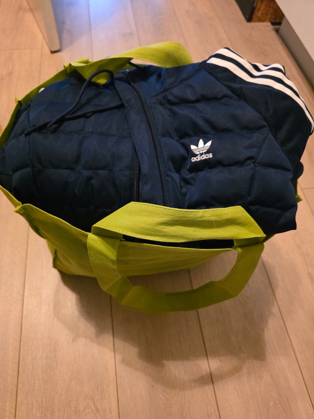 Adidas gewatteerde jas voor jongens,   S (176) voleinding ta, Blauw, Overige maten, Ophalen of Verzenden, Zo goed als nieuw