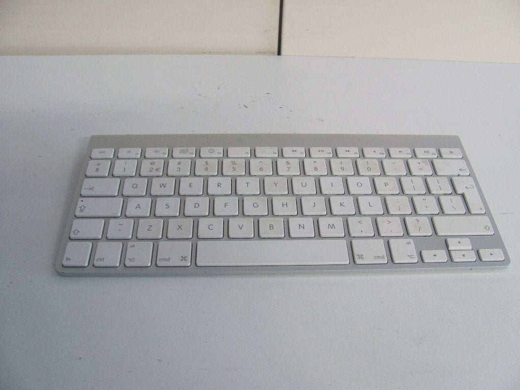 Apple Wireless keyboard type A1314 met prima werking, Refurbished, Ophalen of Verzenden, Draadloos, Qwerty