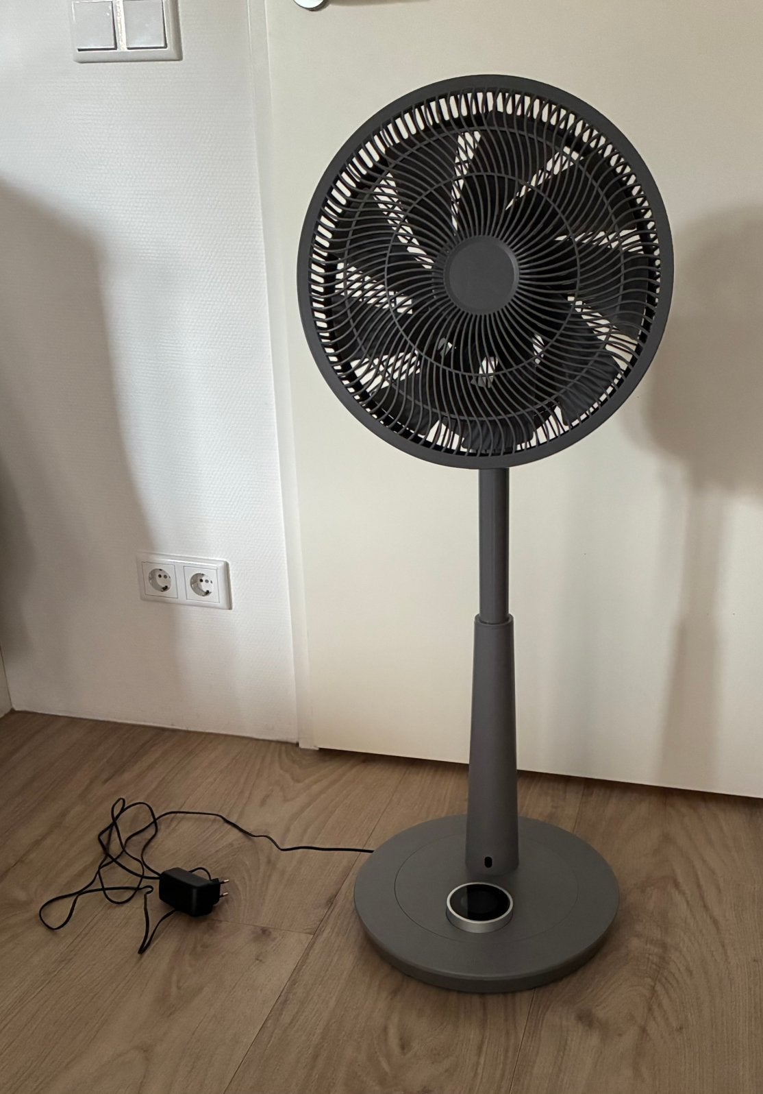 Duux Whisper Fan 2 grijs, Witgoed en Apparatuur, Ventilatoren, Zo goed als nieuw, Statiefventilator, Ophalen