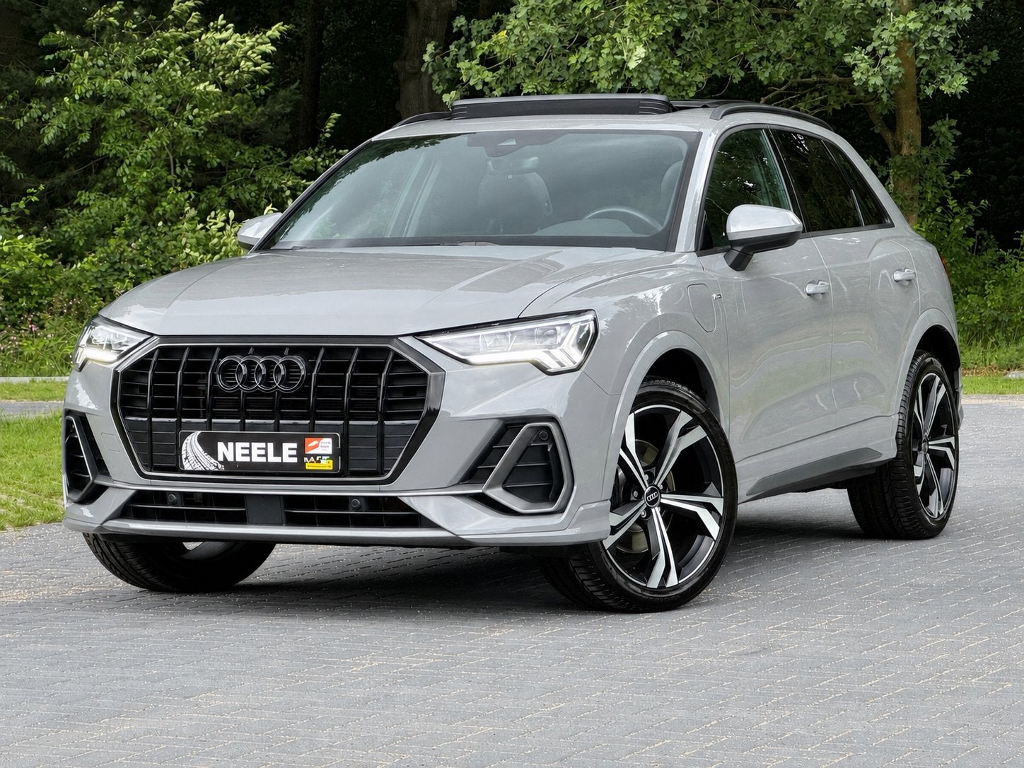 ✅ Audi Q3 45 TFSI e S-Line | Pano | NARDO GREY EXCLUSIVE, Auto's, Audi, Automaat, Stof, Zwart, 4 cilinders