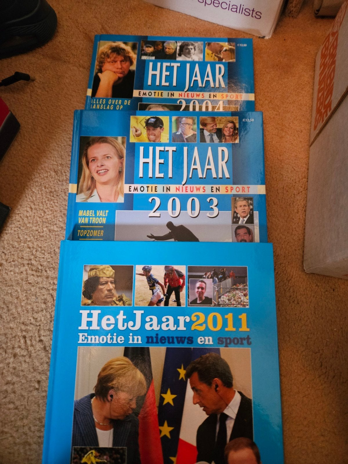 Het Jaar: Emotie in Nieuws en Sport (2003, 2004, 2011), Ophalen of Verzenden, Gelezen, Overige typen