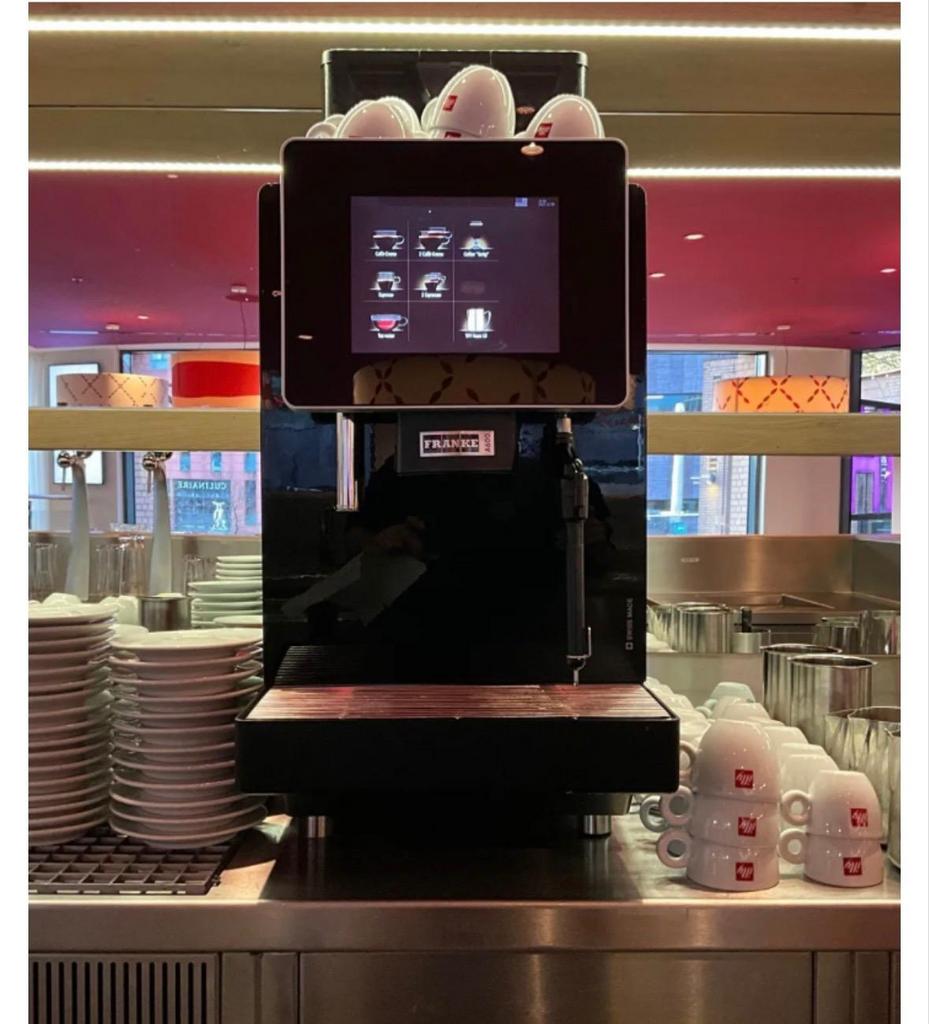 Franke A600 koffiemachine met koelkast, kantoor of horeca, 10 kopjes of meer, Ophalen, Gebruikt, Koffiemachine