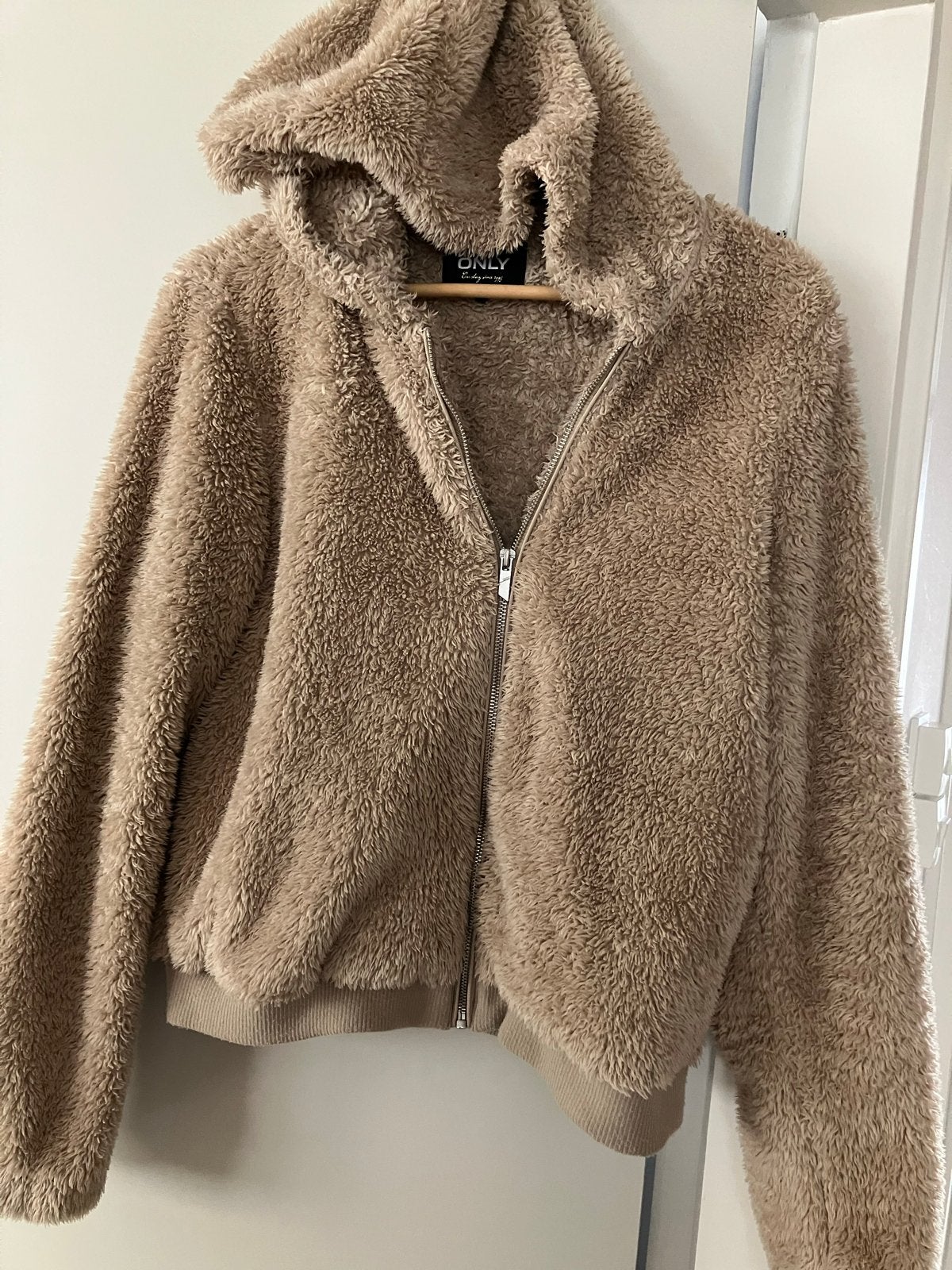 Only— teddy jas met capuchon - Maat L, Ophalen of Verzenden, Zo goed als nieuw, Maat 42/44 (L), Beige