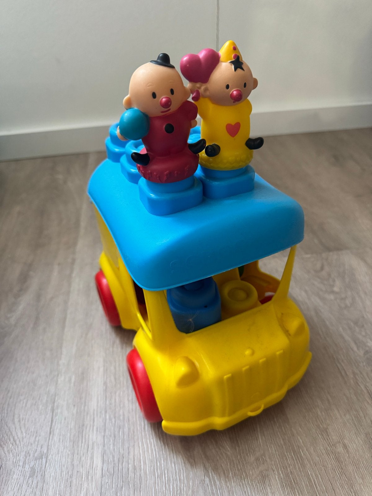 Vrolijke speelbus met stapelpoppetjes van Bumba en Bumbalu, Ophalen, Gebruikt