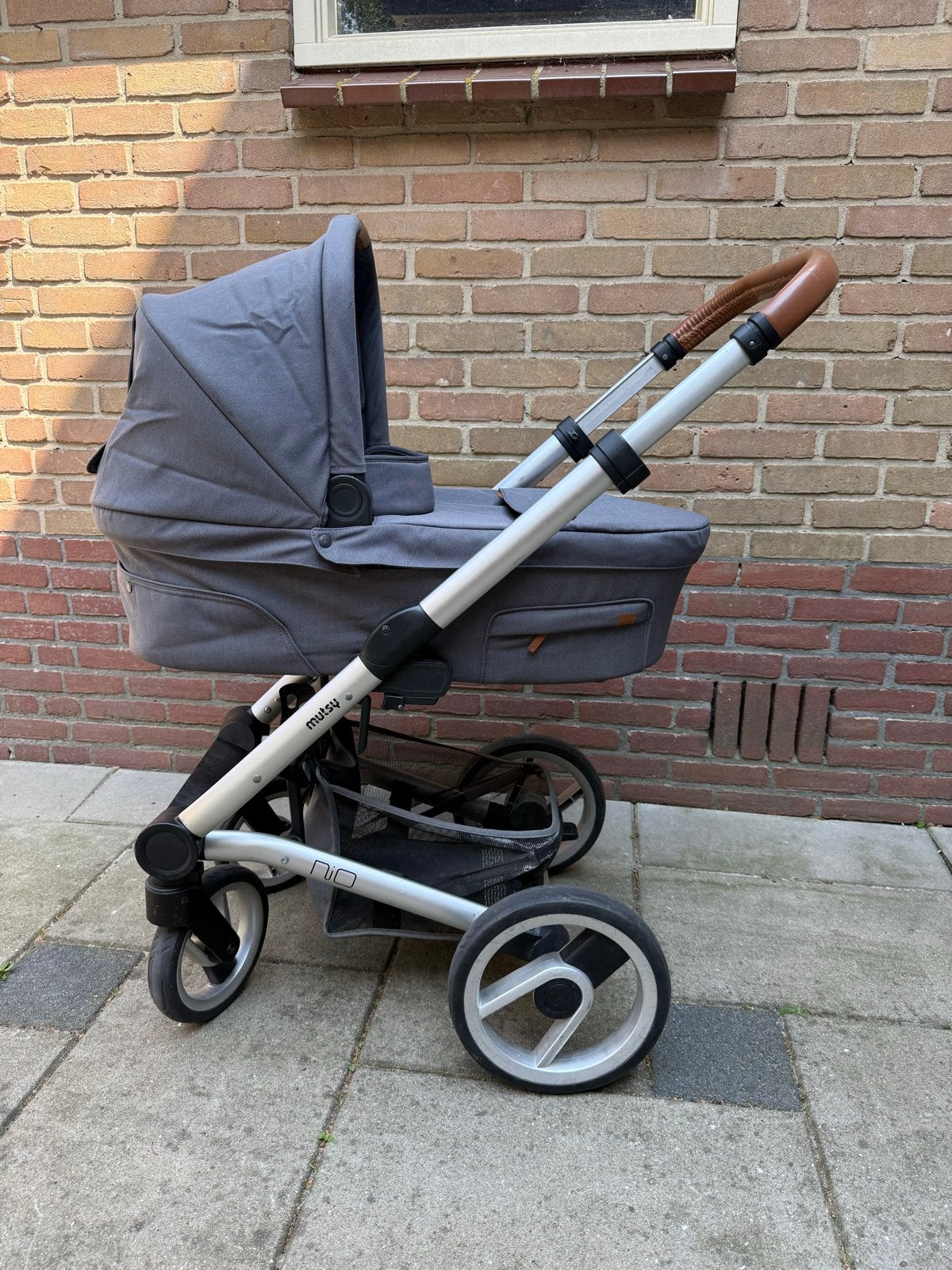 Mutsy Nio kinderwagen met reiswieg en regenhoes, Kinderen en Baby's, Kinderwagens en Combinaties, Kinderwagen, Gebruikt, Ophalen of Verzenden