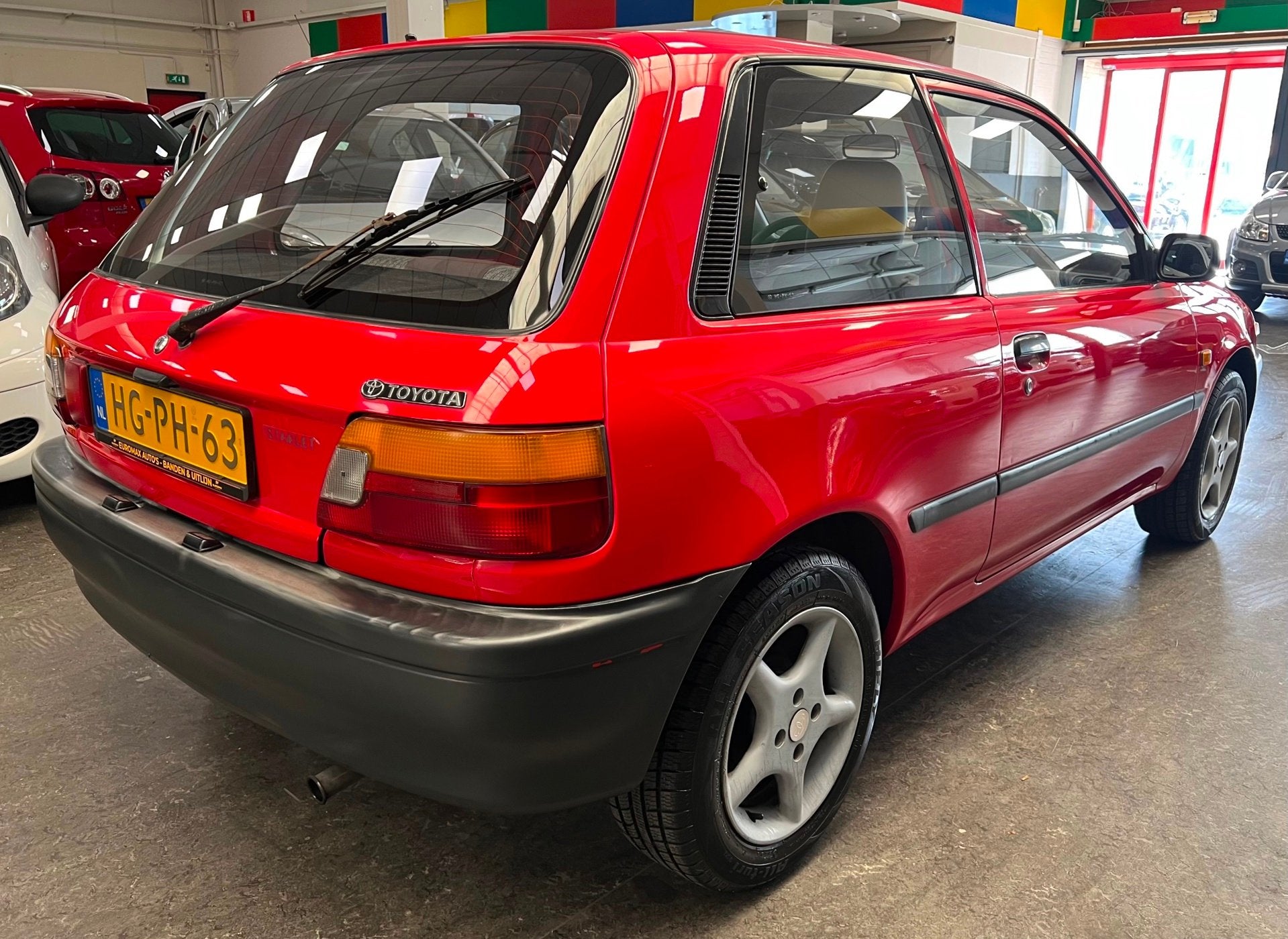 Toyota Starlet 1.3i - Automaat – Dist Vervangen - Nette li, Stof, Gebruikt, Zwart, 4 cilinders