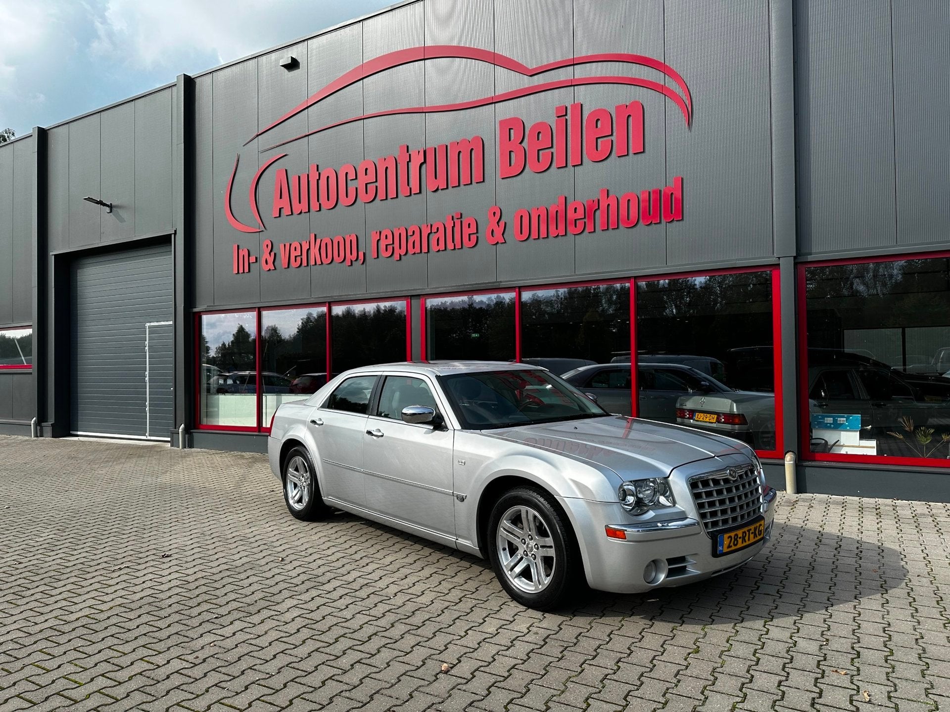 Chrysler 300C 5.7 V8 HEMI / Clima / Navi / Leder / Trekhaak, Auto's, Automaat, Gebruikt, 8 cilinders, 340 pk