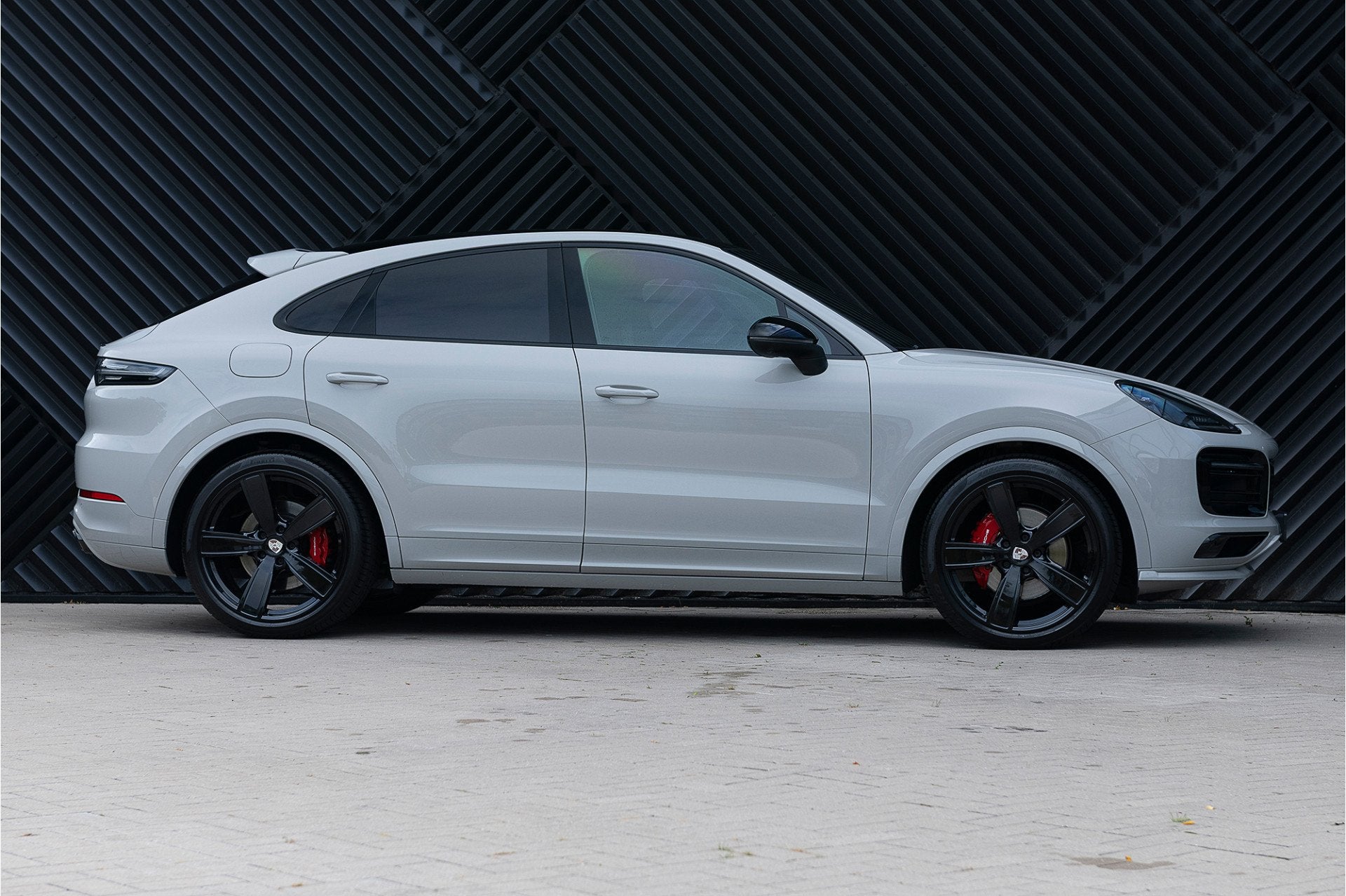 Porsche Cayenne Coupé 3.0 E-Hybrid Sport Design Pano GTS st, Auto's, Automaat, Gebruikt, Zwart, Bedrijf