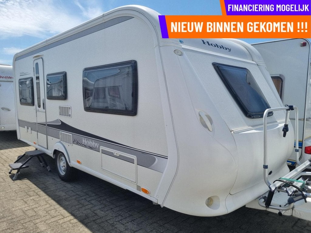Hobby 495 UL excellent ENKELE BEDDEN + VOORTENT + FIETSENDR, Caravans en Kamperen, Caravans, Hordeur, Rondzit, Hobby, 7 tot 8 meter