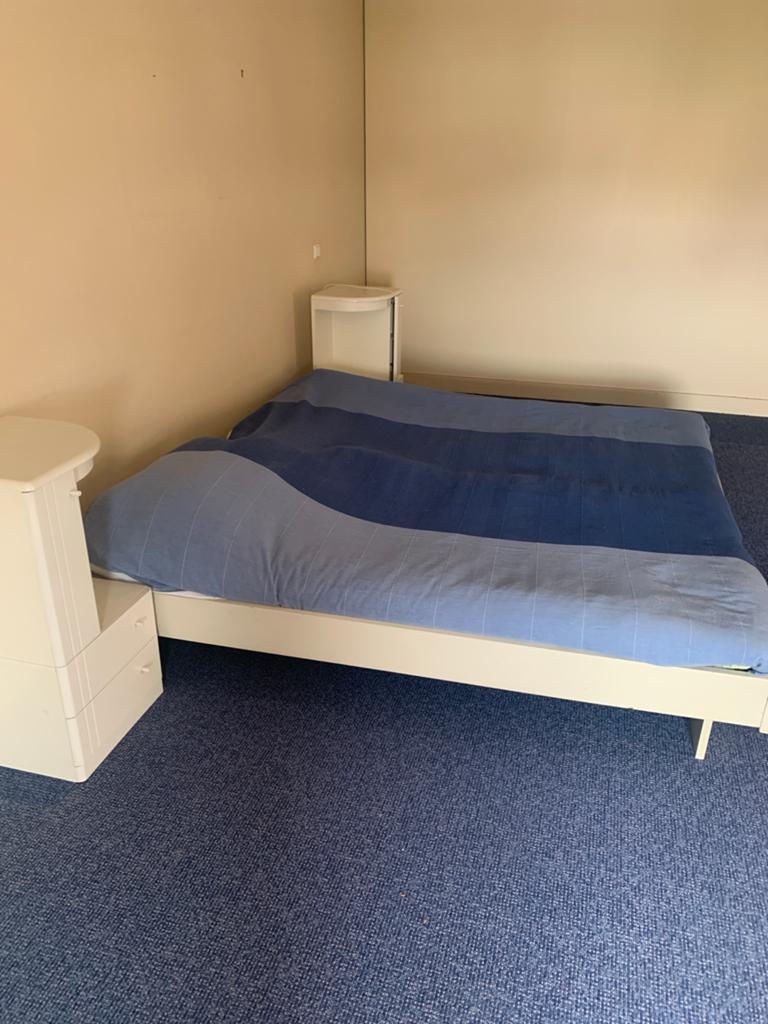 Tweepersoonsbed 200x200 met matrassen en nachtkastjes, Huis en Inrichting, Slaapkamer | Bedden, Ophalen, Gebruikt, Wit, Tweepersoons