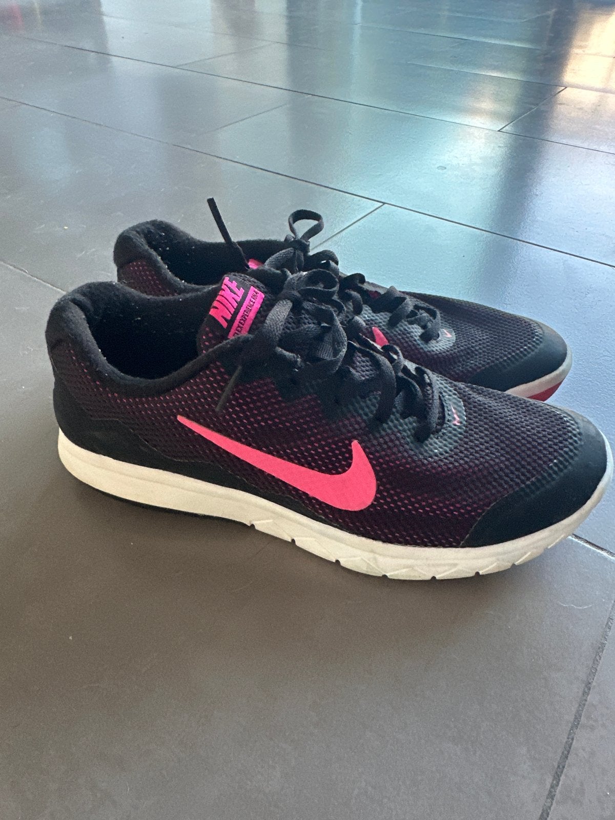 Nike Flex Experience RN 4 sneakers - maat 40 (valt als 39), Kleding | Dames, Schoenen, Ophalen of Verzenden, Gedragen, Zwart, Sneakers of Gympen