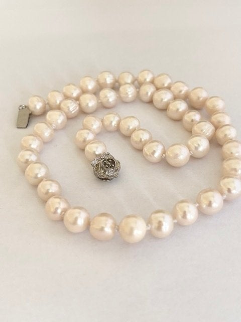 Bloedmooie Parel Ketting Zuidzee Witte Parels Bloem Sluiting, Ophalen of Verzenden, Nieuw, Wit, Overige materialen