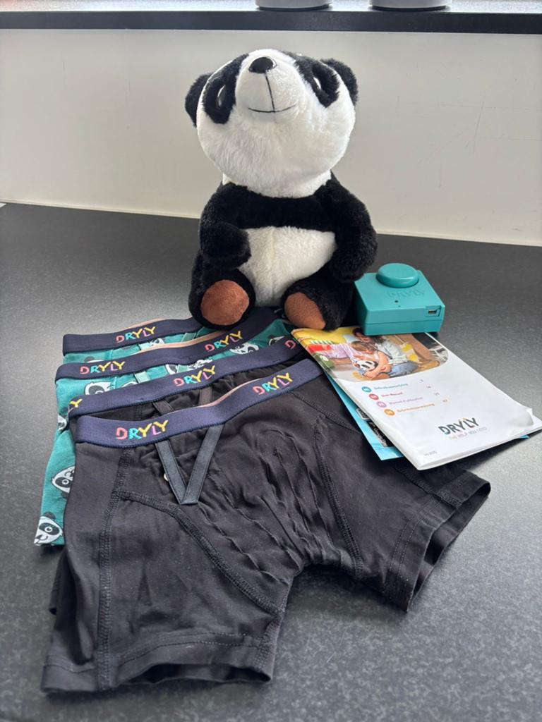 Dryly plaswekker set met 4 boxers en panda knuffel, Kinderen en Baby's, Kinderkleding | Overige, Gebruikt, Jongen, Verzenden