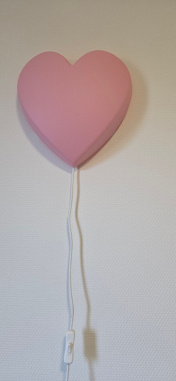 Roze hartvormige wandlamp (Ikea) met schakelaar, Kunststof, IKEA, Zo goed als nieuw, Ophalen