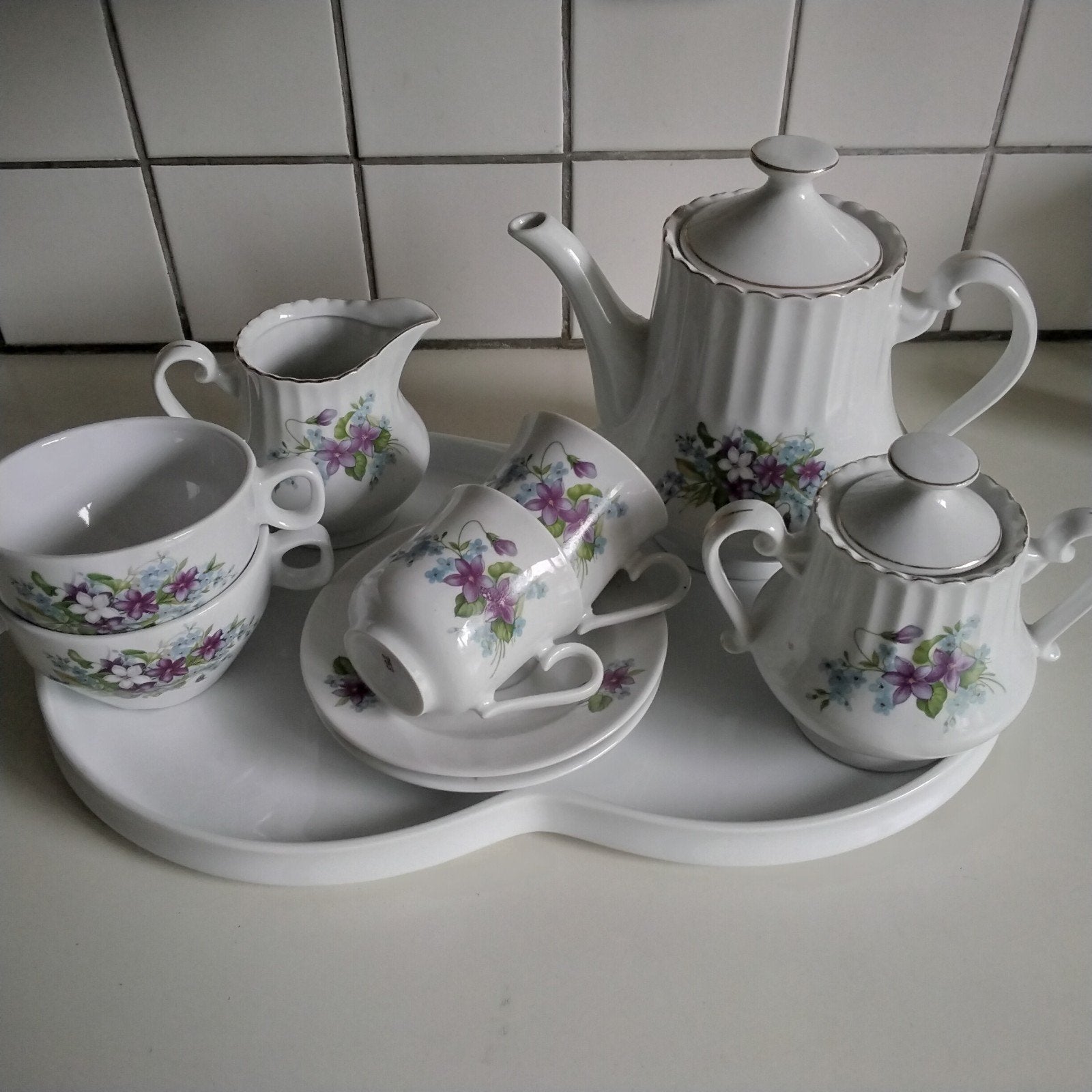2 persoons servies met viooltjes, Ophalen of Verzenden, Zo goed als nieuw, Bord(en), Overige stijlen