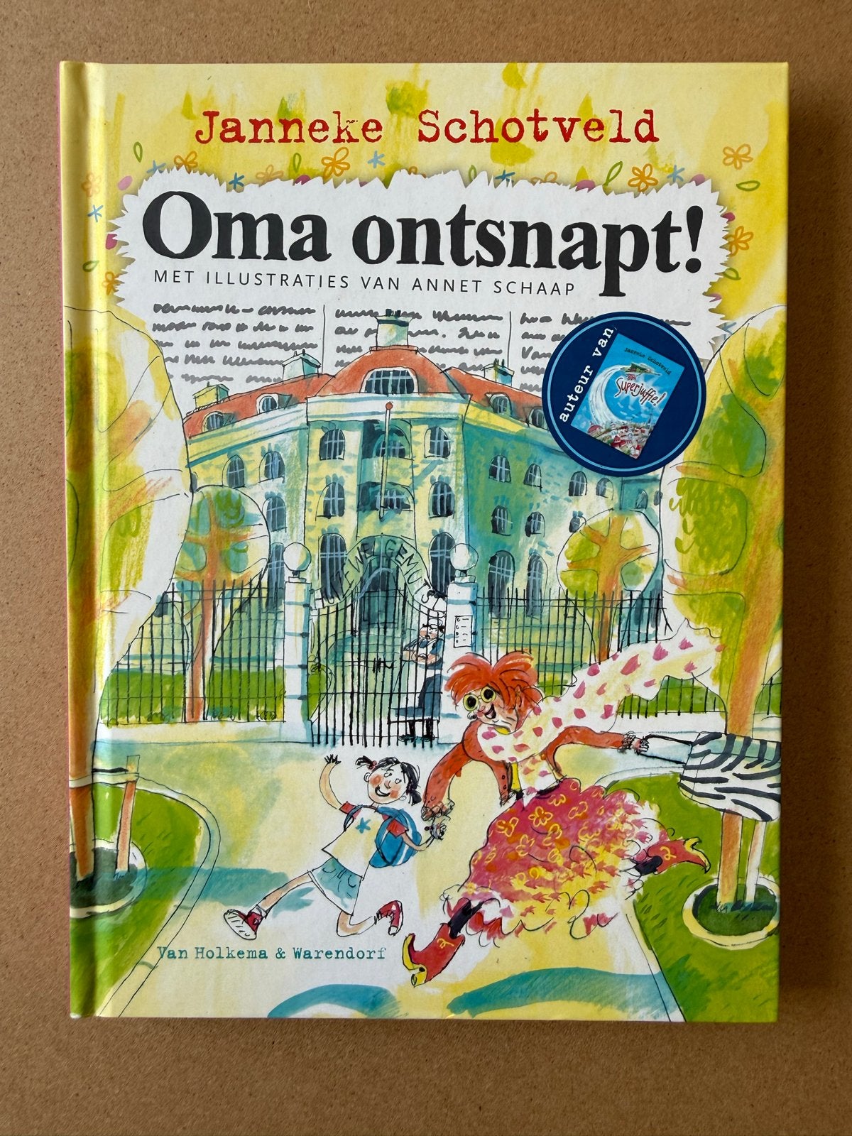 Oma Ontsnapt! - Janneke Schotveld (Zo goed als nieuw), Ophalen of Verzenden, Zo goed als nieuw, Fictie