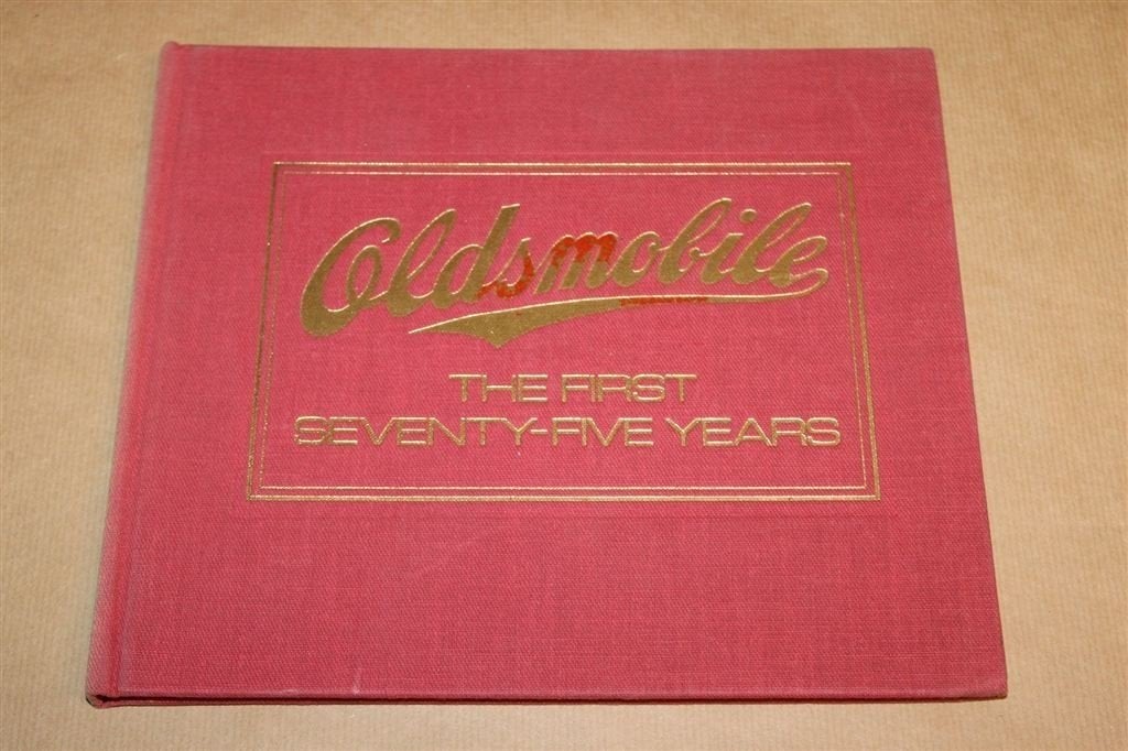 Oldsmobile — Vintage Boek over 75 Jaar Amerikaans Automerk, Boeken, Ophalen of Verzenden, Gelezen, Overige merken