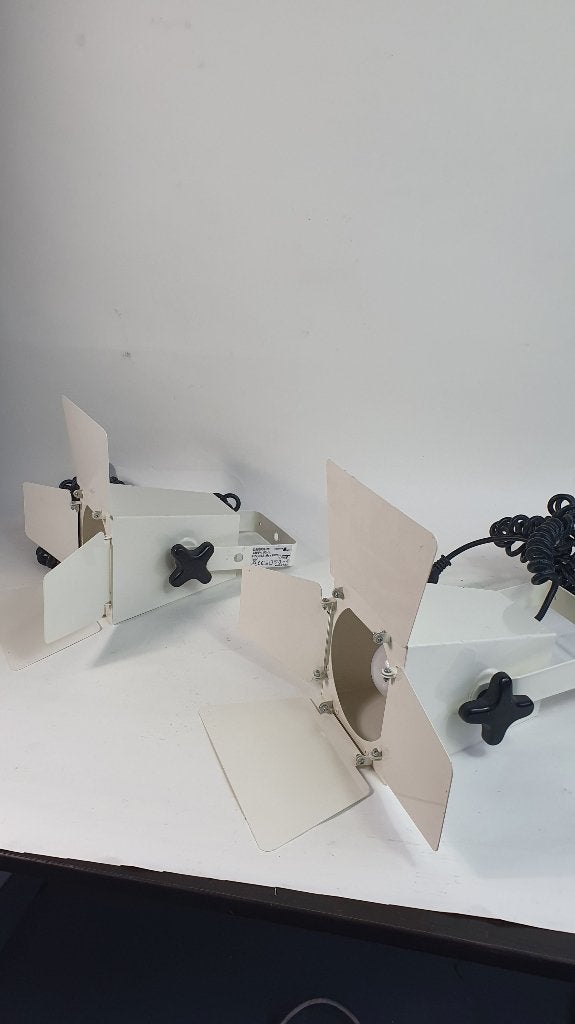 Set van 2 filmlampen, wandlampen of plafond. Wit. S37