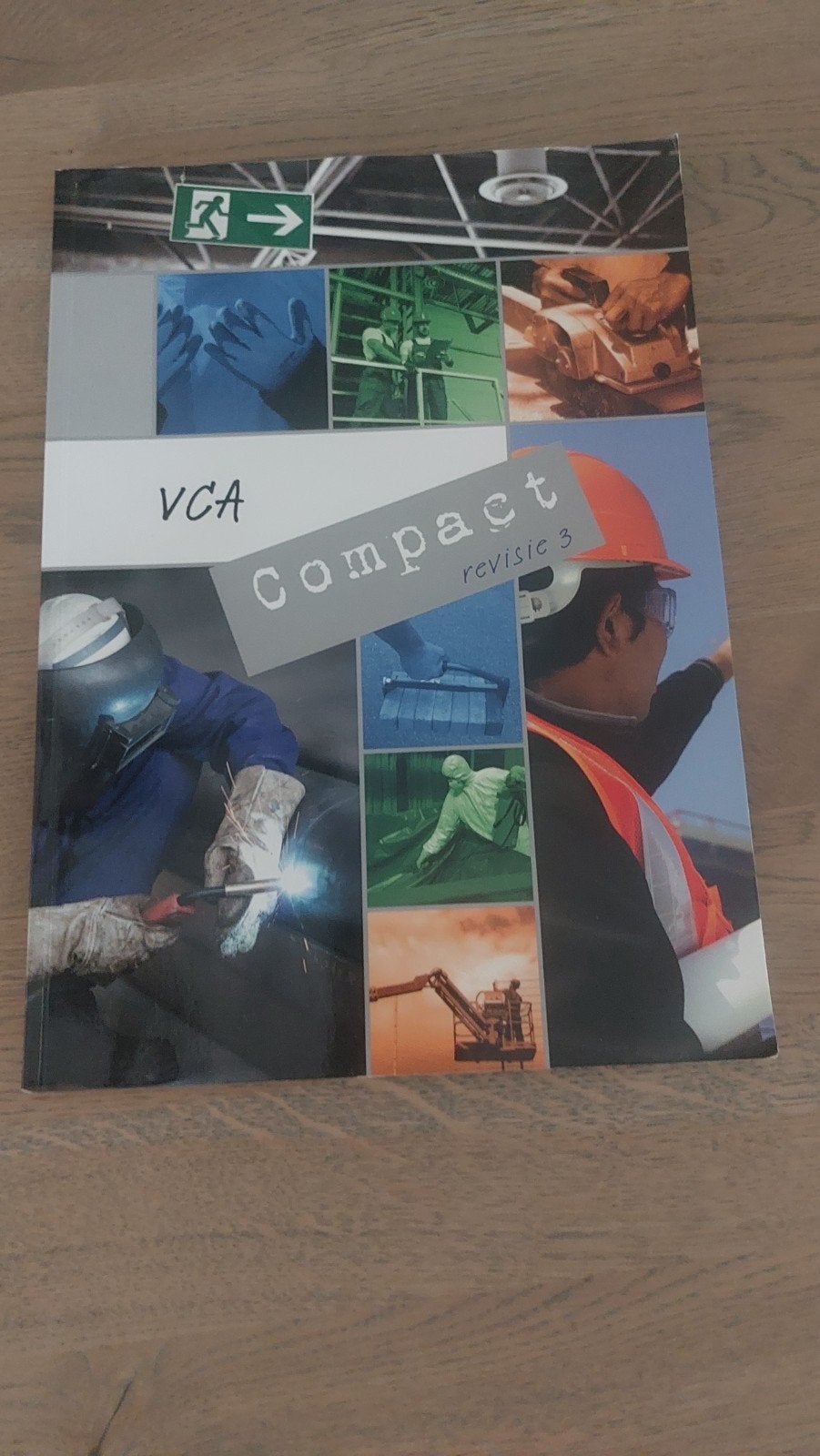 VCA Compact revisie 3 - Veiligheid, gezondheid, milieu, Onbekend, Ophalen of Verzenden, Zo goed als nieuw, MBO