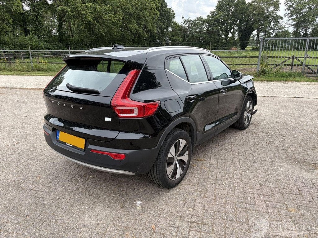 Volvo XC40 T4 Inscription (bj 2022, automaat), Auto diversen, Schadeauto's, Automaat, Info@volvocars.com, Zwart, Hybride Elektrisch/Benzine